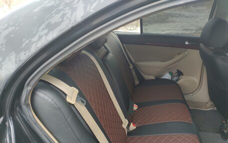 Toyota Avensis III рестайлинг, 2004 год, 690 000 рублей, 8 фотография