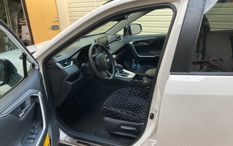 Toyota RAV4, 2020 год, 3 100 000 рублей, 4 фотография