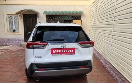 Toyota RAV4, 2020 год, 3 100 000 рублей, 3 фотография