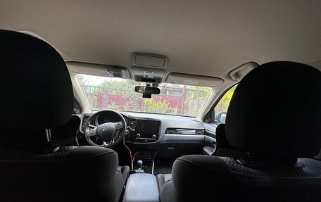 Mitsubishi Outlander III рестайлинг 3, 2021 год, 2 600 000 рублей, 5 фотография