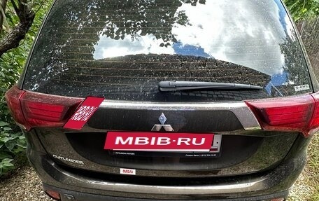 Mitsubishi Outlander III рестайлинг 3, 2021 год, 2 600 000 рублей, 3 фотография