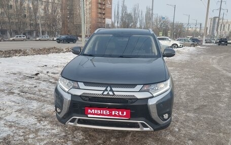 Mitsubishi Outlander III рестайлинг 3, 2018 год, 2 000 000 рублей, 2 фотография