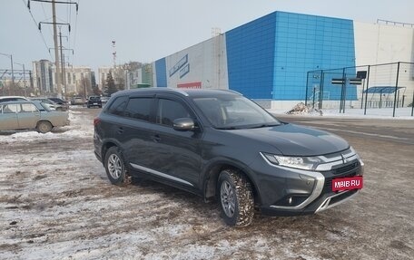 Mitsubishi Outlander III рестайлинг 3, 2018 год, 2 000 000 рублей, 6 фотография