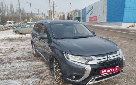 Mitsubishi Outlander III рестайлинг 3, 2018 год, 2 000 000 рублей, 7 фотография