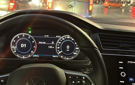 Volkswagen Tiguan II, 2018 год, 3 100 000 рублей, 2 фотография