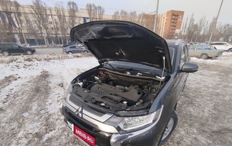 Mitsubishi Outlander III рестайлинг 3, 2018 год, 2 000 000 рублей, 8 фотография