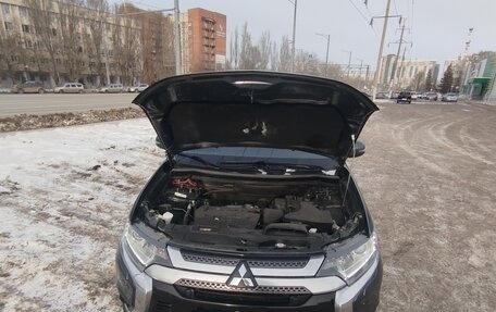 Mitsubishi Outlander III рестайлинг 3, 2018 год, 2 000 000 рублей, 9 фотография