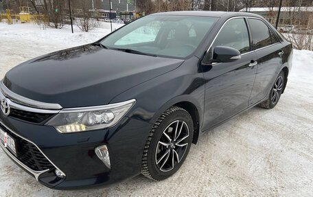 Toyota Camry, 2017 год, 2 100 000 рублей, 2 фотография