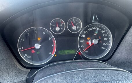 Ford Focus II рестайлинг, 2005 год, 290 000 рублей, 21 фотография