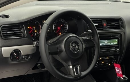 Volkswagen Jetta VI, 2011 год, 949 000 рублей, 8 фотография