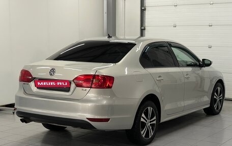 Volkswagen Jetta VI, 2011 год, 949 000 рублей, 4 фотография