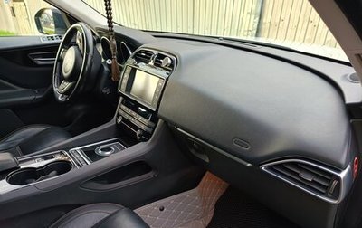 Jaguar F-Pace, 2016 год, 2 450 000 рублей, 1 фотография