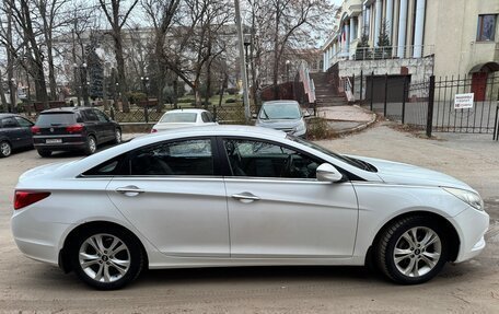 Hyundai Sonata VI, 2011 год, 1 100 000 рублей, 2 фотография
