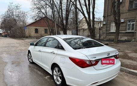 Hyundai Sonata VI, 2011 год, 1 100 000 рублей, 3 фотография
