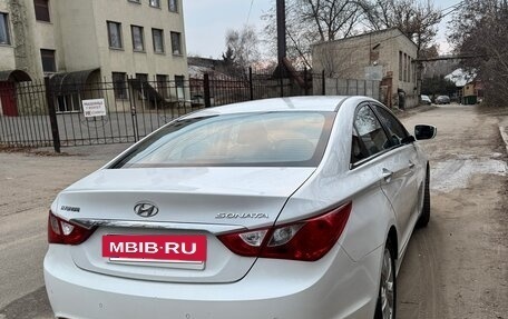 Hyundai Sonata VI, 2011 год, 1 100 000 рублей, 4 фотография