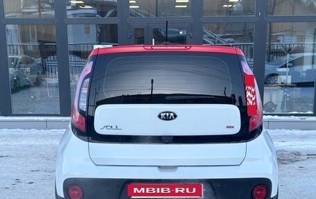 KIA Soul II рестайлинг, 2017 год, 1 375 000 рублей, 23 фотография