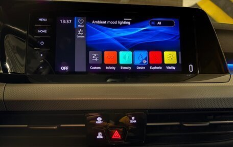 Volkswagen Golf VIII, 2020 год, 2 600 000 рублей, 17 фотография