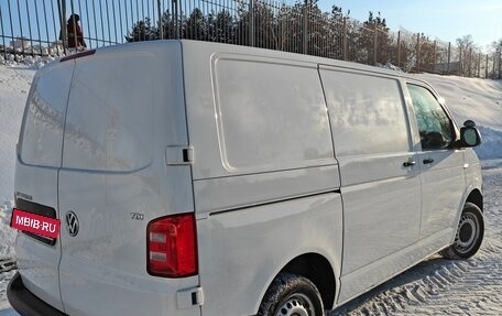 Volkswagen Transporter T6 рестайлинг, 2016 год, 1 700 000 рублей, 2 фотография