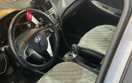 Hyundai Solaris II рестайлинг, 2015 год, 600 000 рублей, 2 фотография