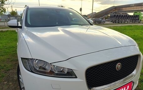 Jaguar F-Pace, 2016 год, 2 450 000 рублей, 10 фотография