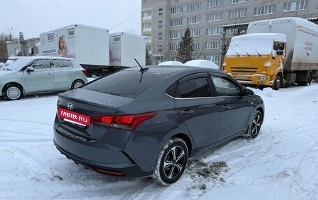 Hyundai Solaris II рестайлинг, 2021 год, 1 600 000 рублей, 4 фотография