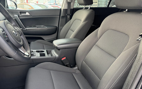 KIA Sportage IV рестайлинг, 2018 год, 2 199 000 рублей, 10 фотография