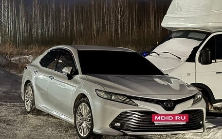 Toyota Camry, 2018 год, 2 600 000 рублей, 3 фотография