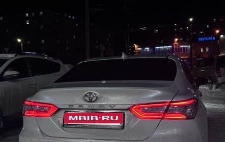 Toyota Camry, 2018 год, 2 600 000 рублей, 6 фотография