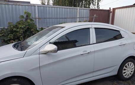 Hyundai Solaris II рестайлинг, 2012 год, 850 000 рублей, 4 фотография