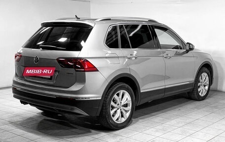 Volkswagen Tiguan II, 2018 год, 3 199 000 рублей, 5 фотография