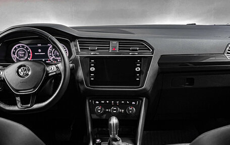 Volkswagen Tiguan II, 2018 год, 3 199 000 рублей, 20 фотография