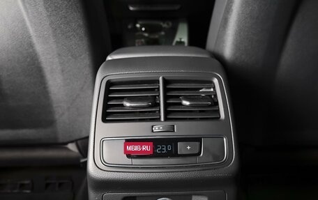 Audi A4, 2018 год, 2 369 000 рублей, 16 фотография