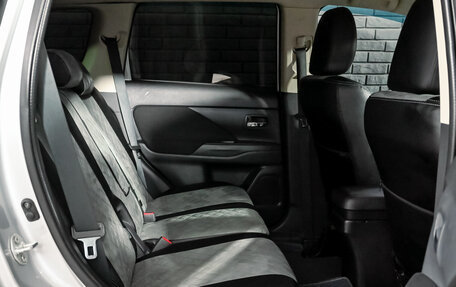 Mitsubishi Outlander III рестайлинг 3, 2013 год, 1 450 000 рублей, 16 фотография