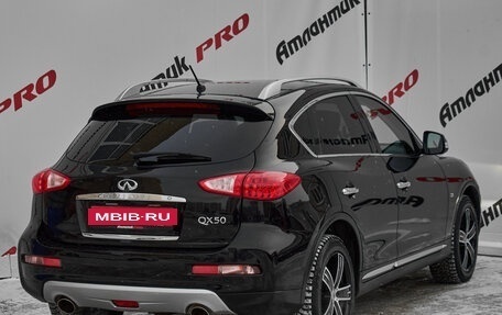 Infiniti QX50 I рестайлинг, 2017 год, 2 350 000 рублей, 6 фотография