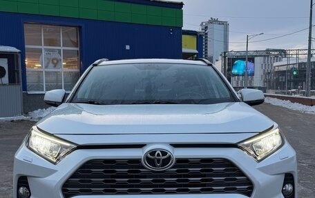 Toyota RAV4, 2019 год, 3 300 000 рублей, 2 фотография