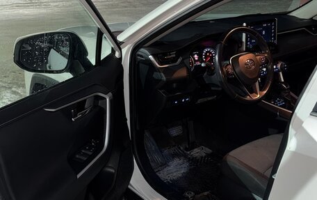 Toyota RAV4, 2019 год, 3 300 000 рублей, 12 фотография