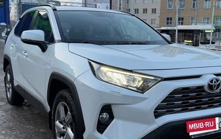 Toyota RAV4, 2019 год, 3 300 000 рублей, 4 фотография