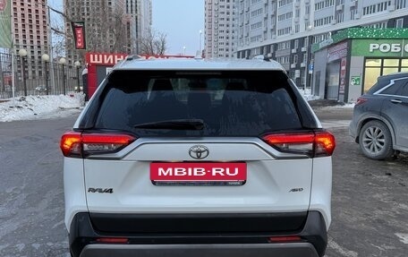 Toyota RAV4, 2019 год, 3 300 000 рублей, 8 фотография