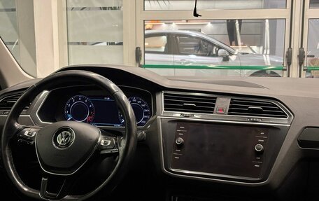 Volkswagen Tiguan II, 2017 год, 2 700 000 рублей, 21 фотография