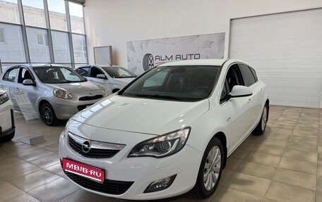 Opel Astra J, 2011 год, 900 000 рублей, 1 фотография