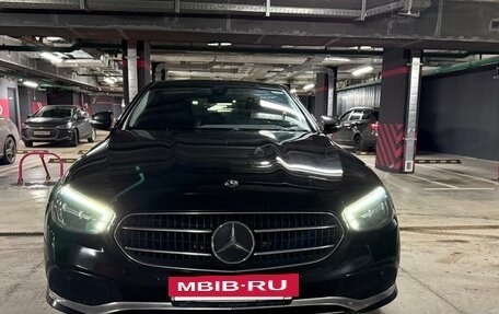 Mercedes-Benz E-Класс, 2021 год, 2 700 000 рублей, 3 фотография