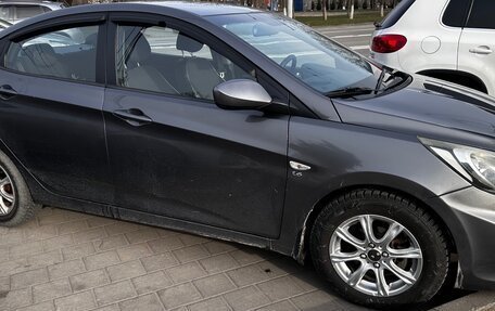 Hyundai Solaris II рестайлинг, 2012 год, 920 000 рублей, 3 фотография