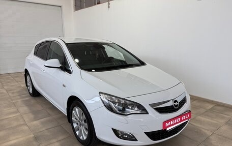 Opel Astra J, 2011 год, 900 000 рублей, 2 фотография