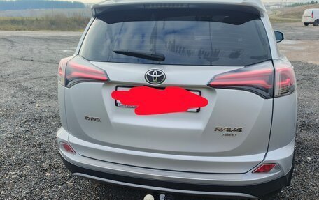Toyota RAV4, 2018 год, 2 350 000 рублей, 2 фотография