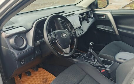 Toyota RAV4, 2018 год, 2 350 000 рублей, 7 фотография