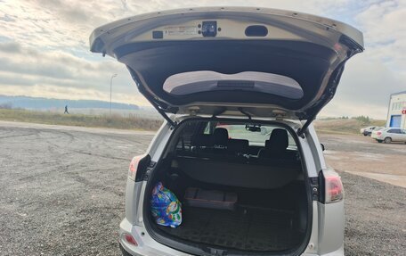 Toyota RAV4, 2018 год, 2 350 000 рублей, 10 фотография