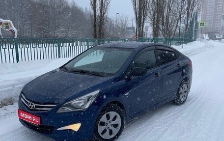 Hyundai Solaris II рестайлинг, 2015 год, 895 000 рублей, 1 фотография