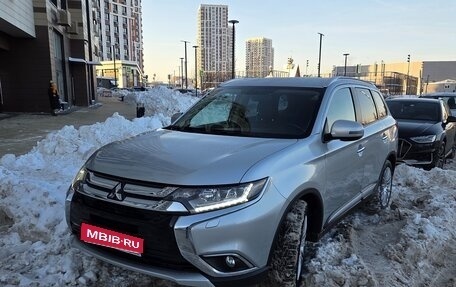 Mitsubishi Outlander III рестайлинг 3, 2015 год, 1 950 000 рублей, 1 фотография