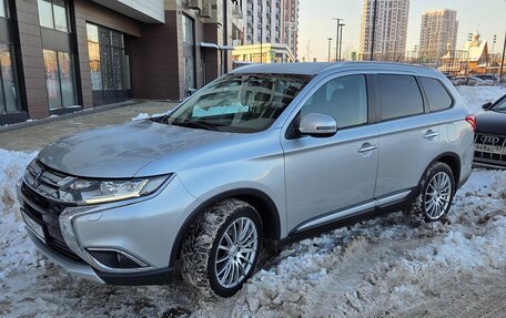 Mitsubishi Outlander III рестайлинг 3, 2015 год, 1 950 000 рублей, 2 фотография