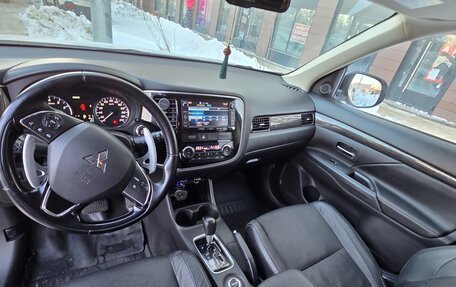 Mitsubishi Outlander III рестайлинг 3, 2015 год, 1 950 000 рублей, 9 фотография